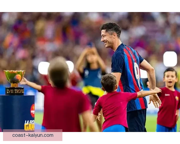 莱万多夫斯基续约谈判持续进行，未来发展值得关注